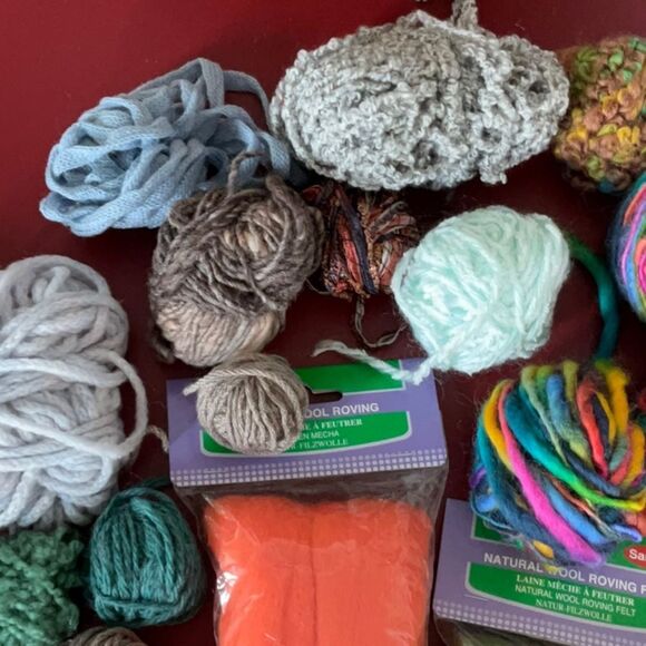 Bundle of Yarn and Wool Roving - Picture 3 of 7